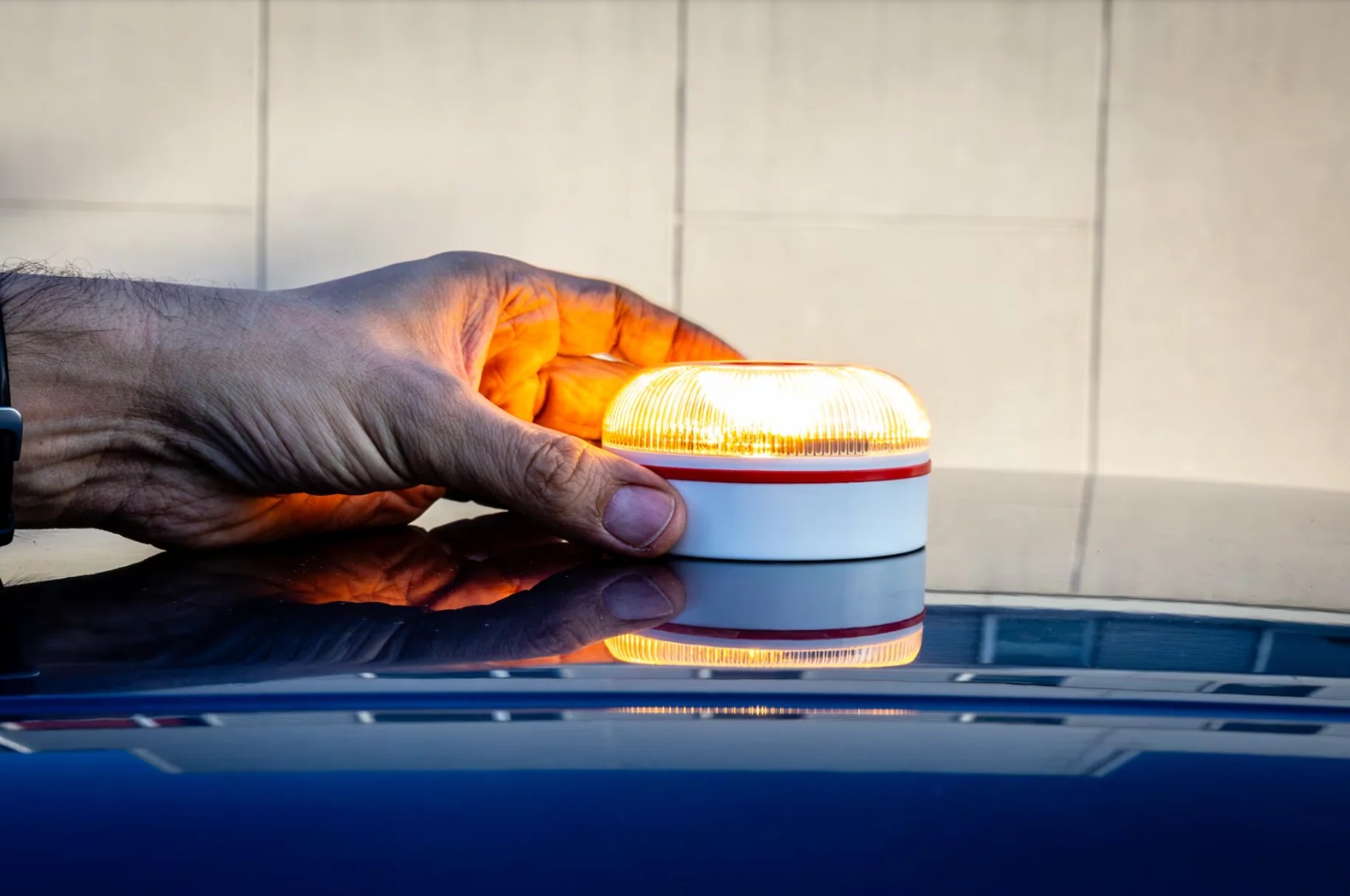 Sicherheitsmerkmale und Nutzung der Warnleuchte V16 im Straßenverkehr